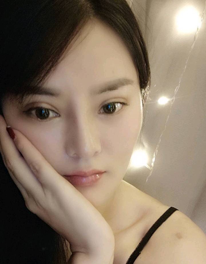 海珠甜美耐看的小姐姐